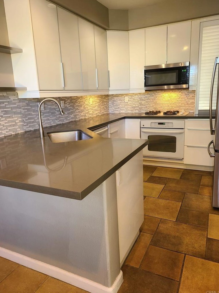 9501 Questa Pointe, San Diego CA  92126-5533 exterior