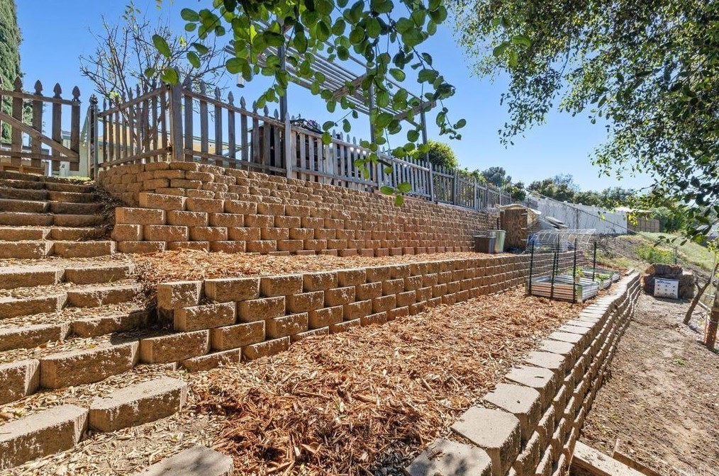 13250 Lakeview Rd, Lakeside CA  92040-4728 exterior