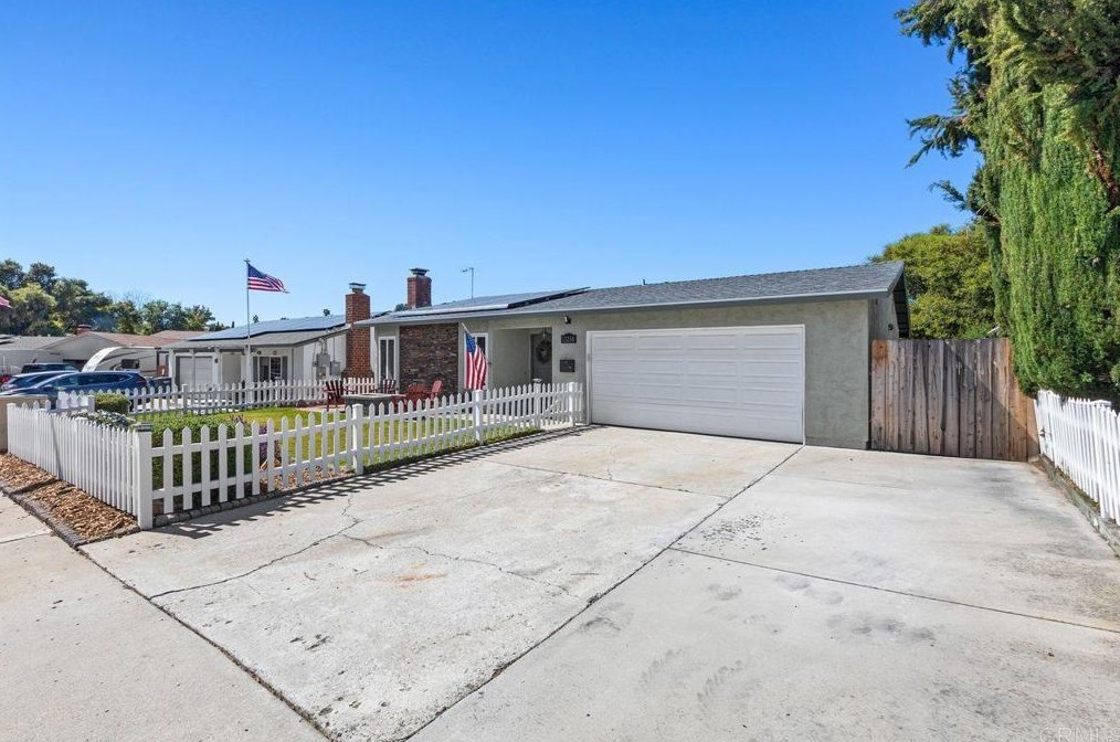 13250 Lakeview Rd, Lakeside CA  92040-4728 exterior