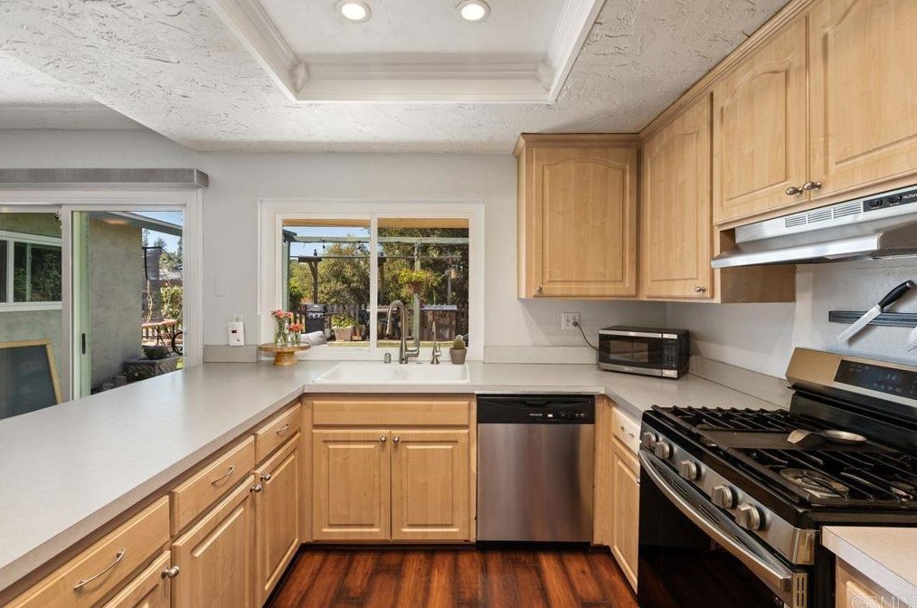 13250 Lakeview Rd, Lakeside CA  92040-4728 exterior