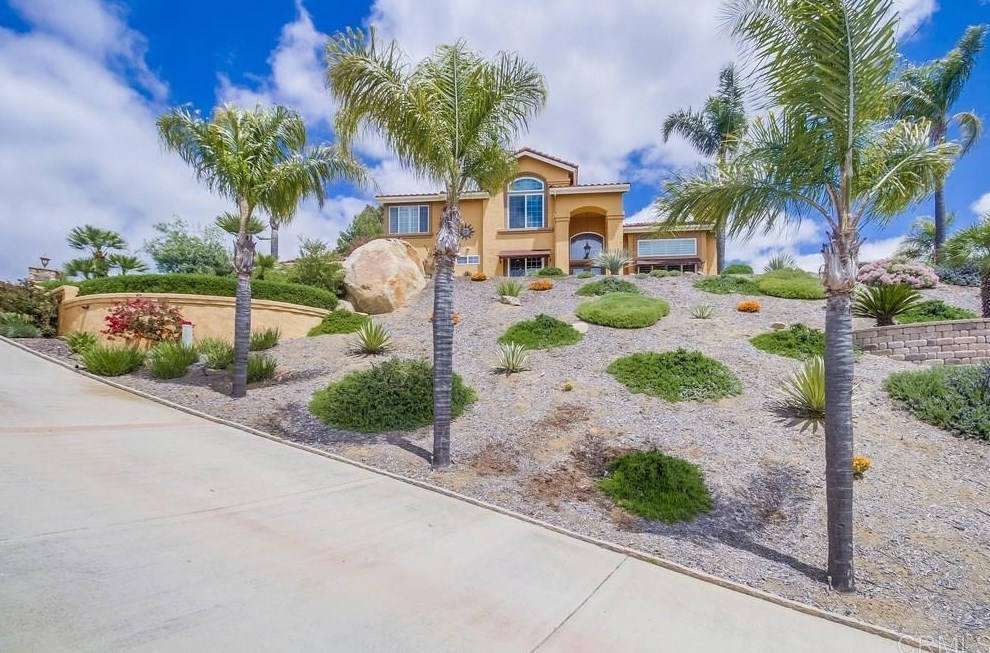 15718 Creek Hills Rd, El Cajon, CA 92021