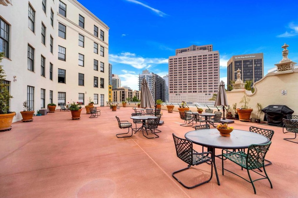 702 Ash St, San Diego CA 92101-3228 exterior