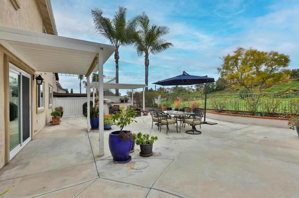 1252 Indian Creek Dr, Chula Vista CA  91915-2258 exterior