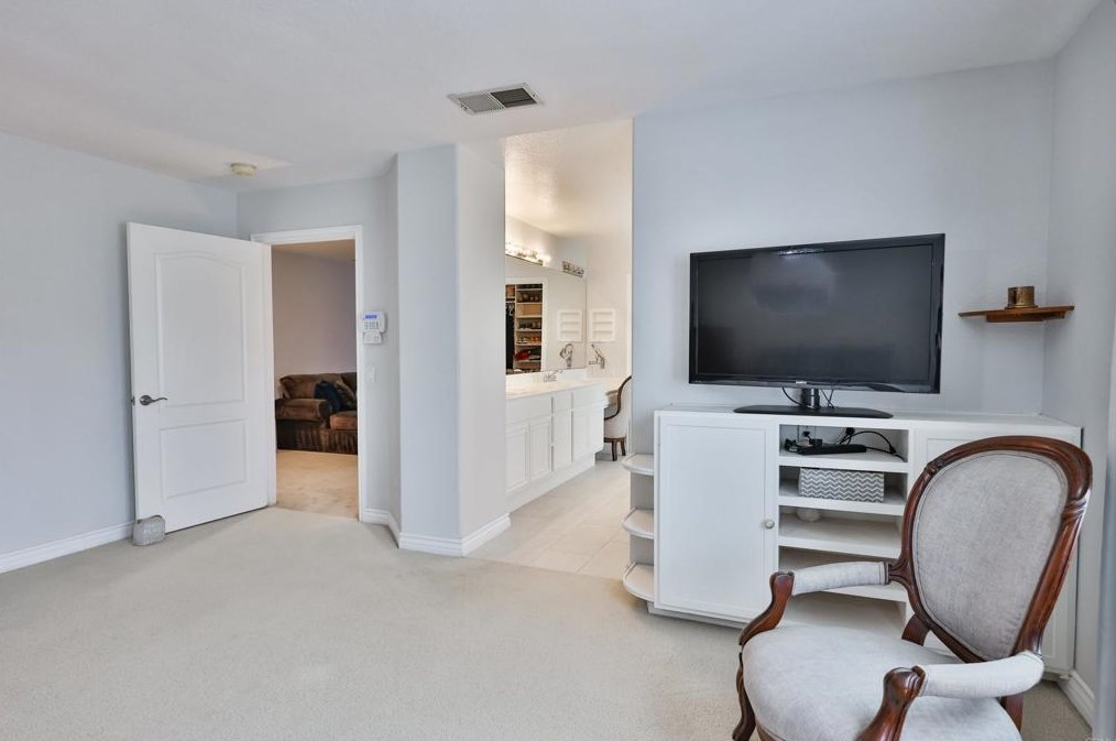 1252 Indian Creek Dr, Chula Vista CA  91915-2258 exterior