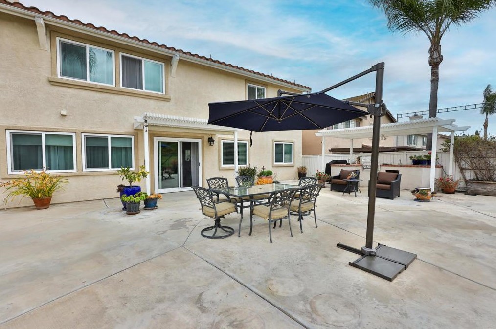 1252 Indian Creek Dr, Chula Vista CA  91915-2258 exterior