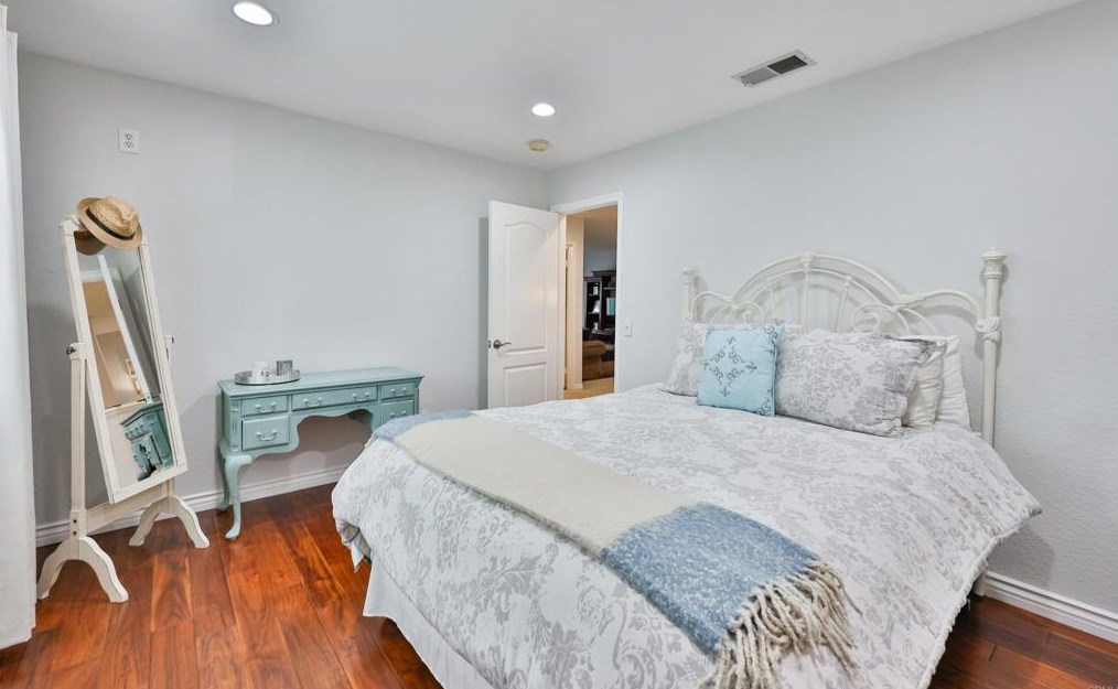 1252 Indian Creek Dr, Chula Vista CA  91915-2258 exterior
