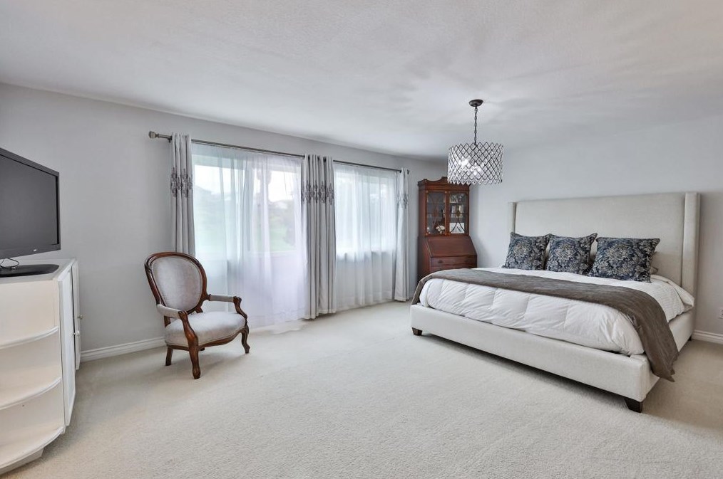 1252 Indian Creek Dr, Chula Vista CA  91915-2258 exterior
