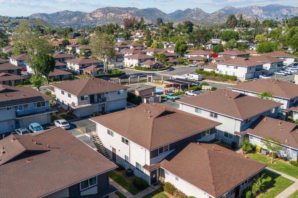 12126 Lemon Crest Dr, Lakeside CA 92040-4043 exterior