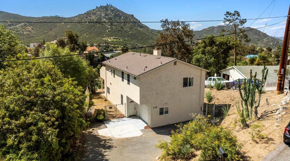 218 W Noakes St, El Cajon, CA 92019