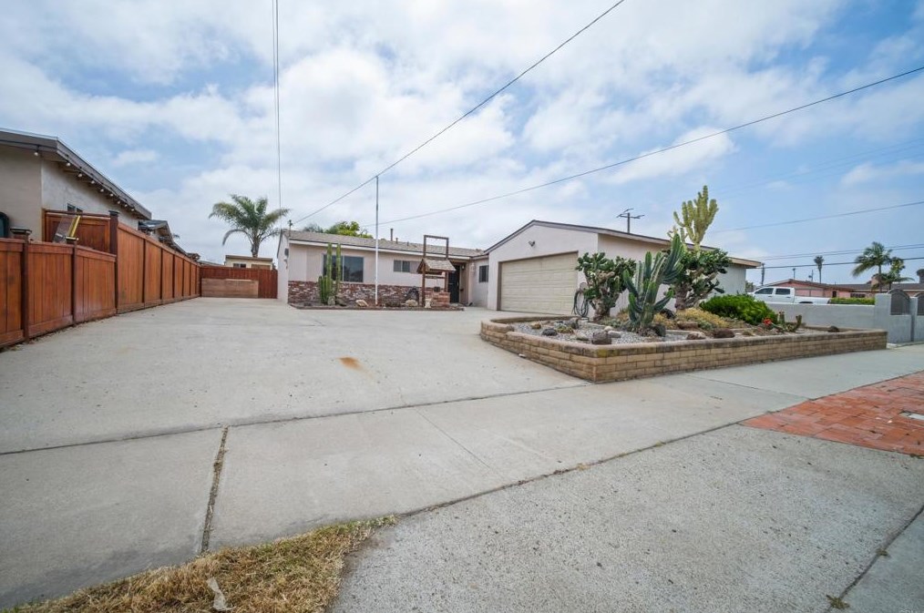 162 E Quintard St, Chula Vista, CA 91911
