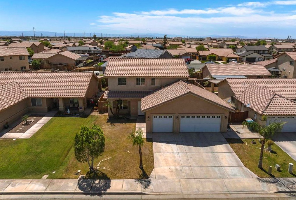 2323 Victoria Ct, Imperial, CA 92251