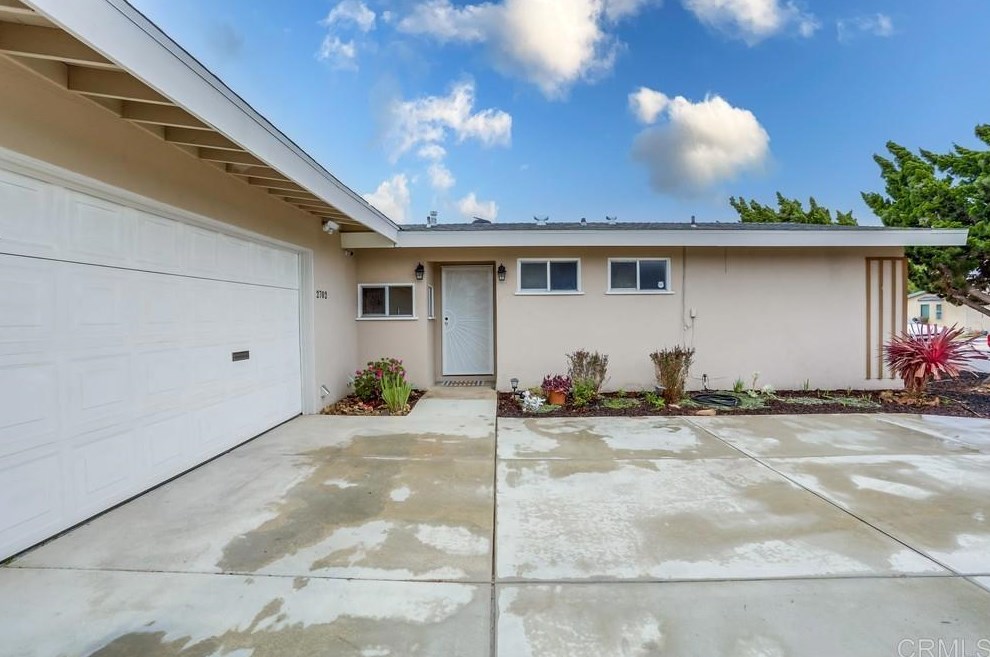 2702 Wyandotte, San Diego, CA 92117