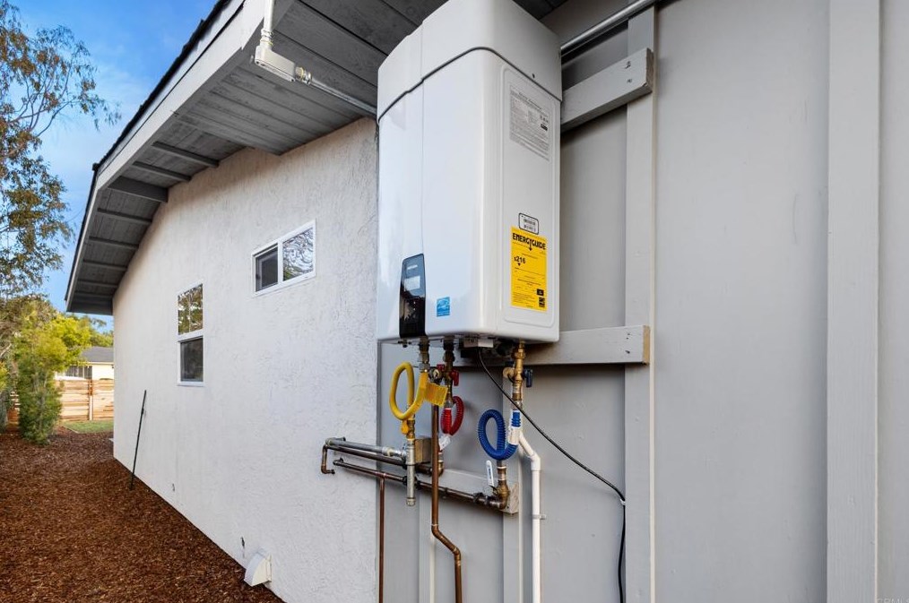 3654 Budd St, San Diego CA 92111-4334 exterior