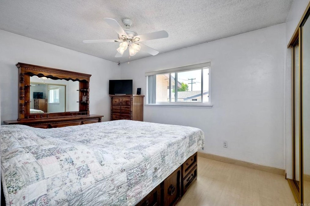 2902 Manos Dr, San Diego CA 92139-3720 exterior