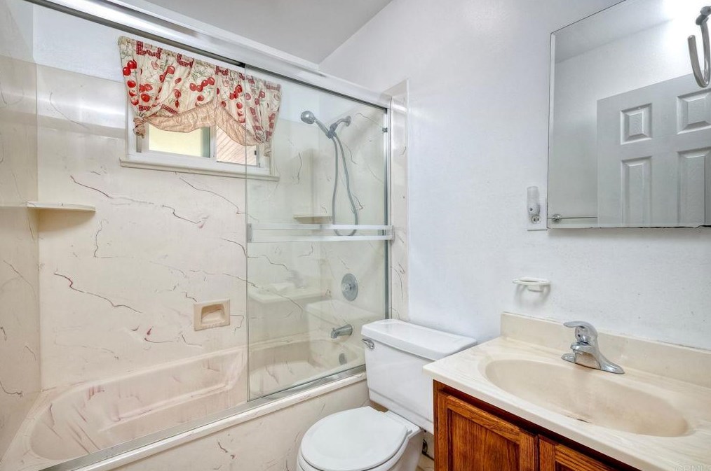 2902 Manos Dr, San Diego CA 92139-3720 exterior