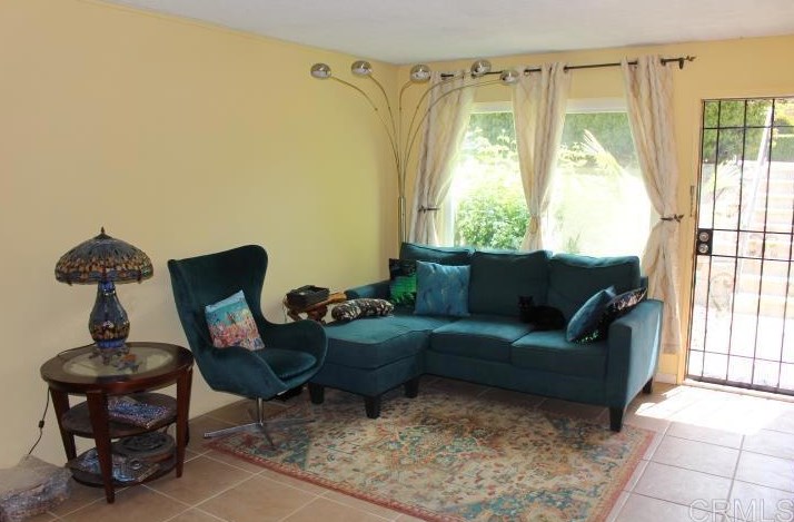 10571 Kerrigan Ct, Santee, CA 92071