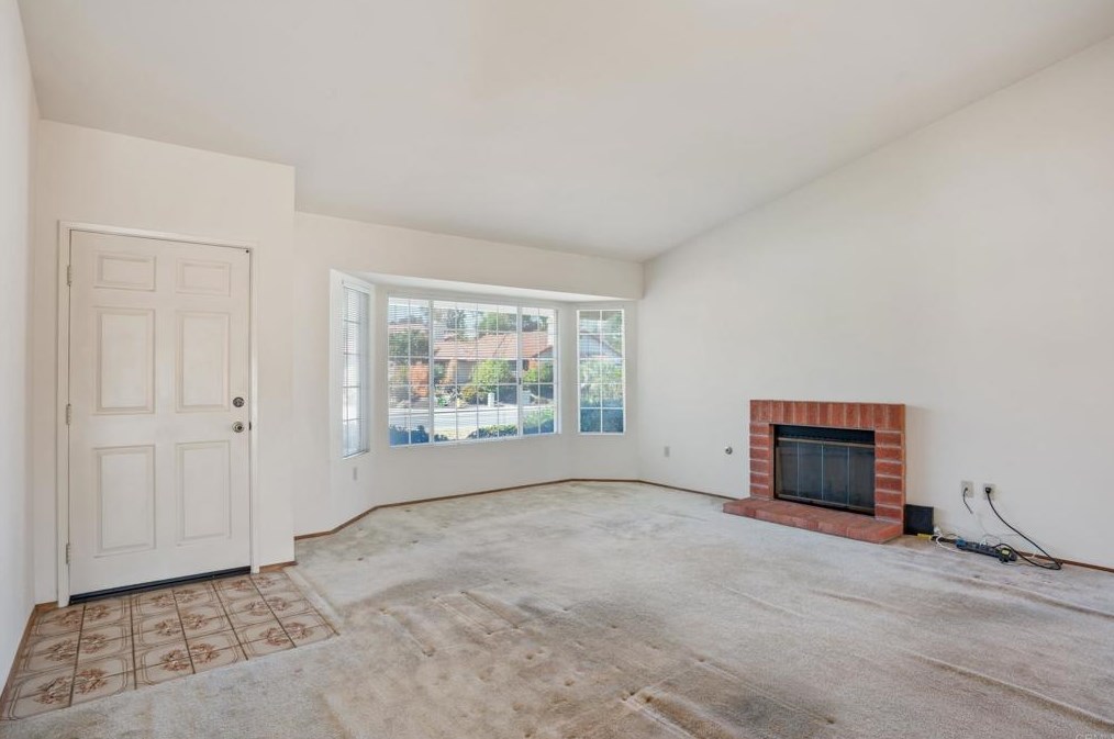 5237 Alamosa Park Dr, Oceanside CA  92057-6310 exterior