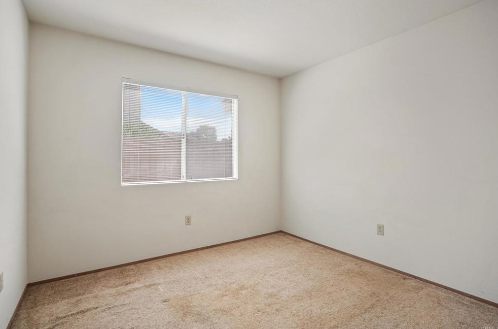 5237 Alamosa Park Dr, Oceanside CA  92057-6310 exterior