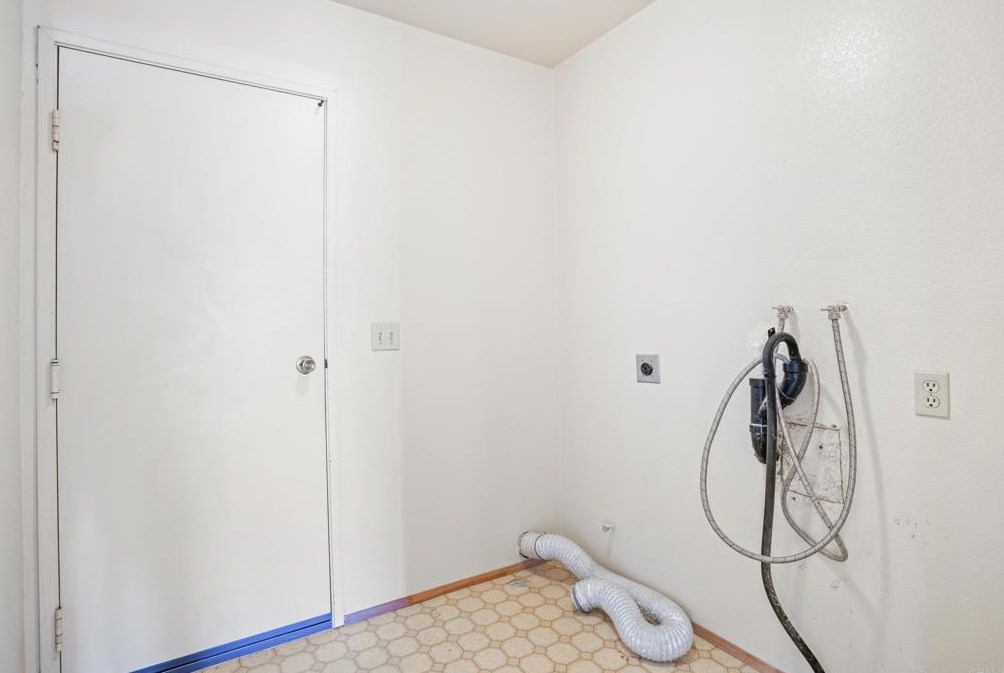 5237 Alamosa Park Dr, Oceanside CA  92057-6310 exterior