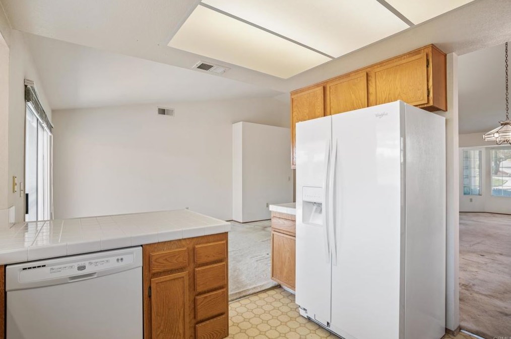 5237 Alamosa Park Dr, Oceanside CA  92057-6310 exterior