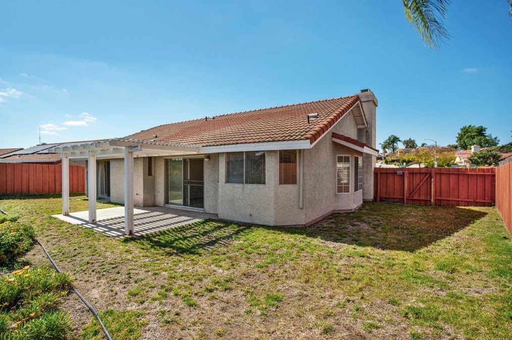 5237 Alamosa Park Dr, Oceanside CA  92057-6310 exterior