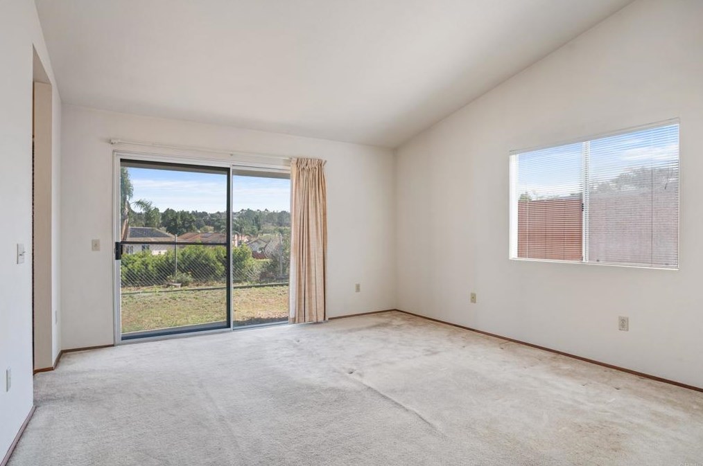 5237 Alamosa Park Dr, Oceanside CA  92057-6310 exterior