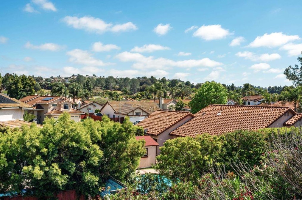 5237 Alamosa Park Dr, Oceanside CA  92057-6310 exterior