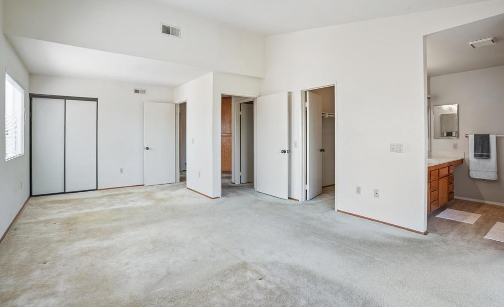 5237 Alamosa Park Dr, Oceanside CA  92057-6310 exterior