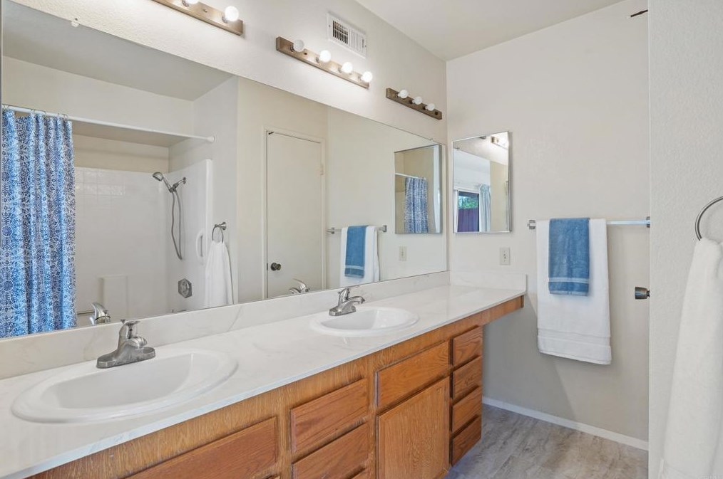 5237 Alamosa Park Dr, Oceanside CA  92057-6310 exterior