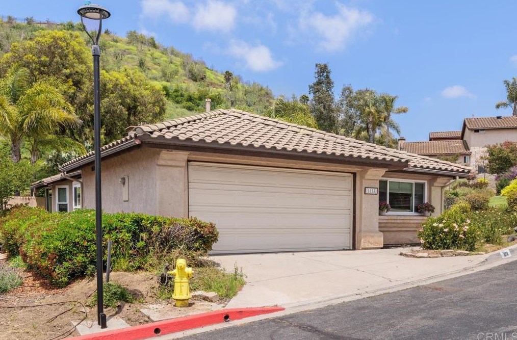 1858 Loreto Gln, Escondido, CA 92027-1072