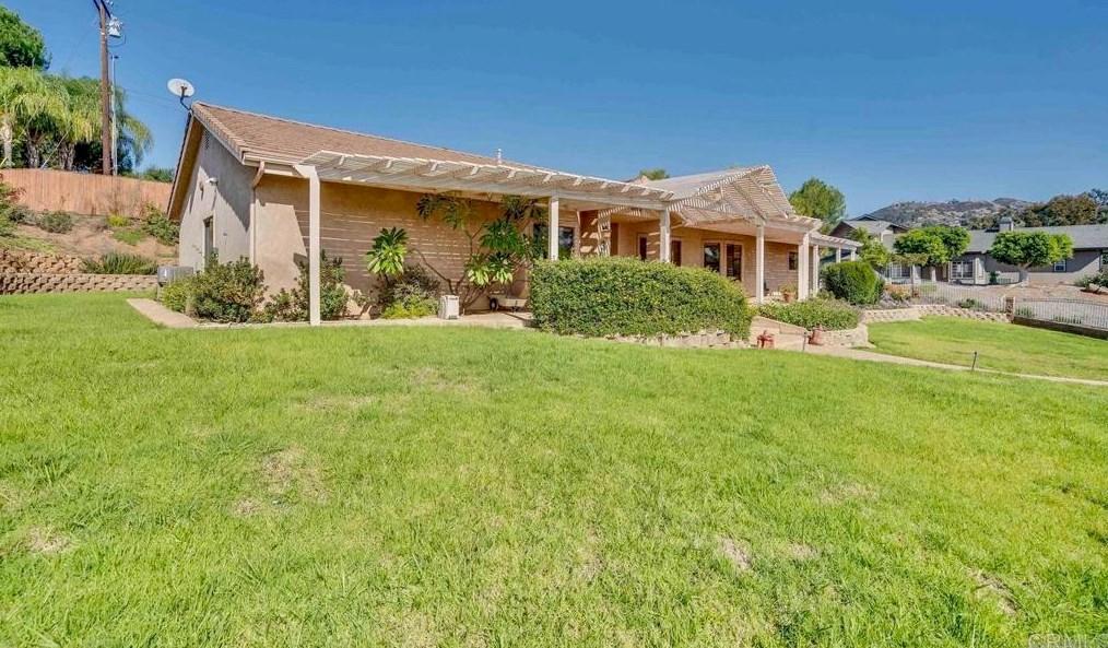 2068 Granite Hills Dr, El Cajon, CA 92019