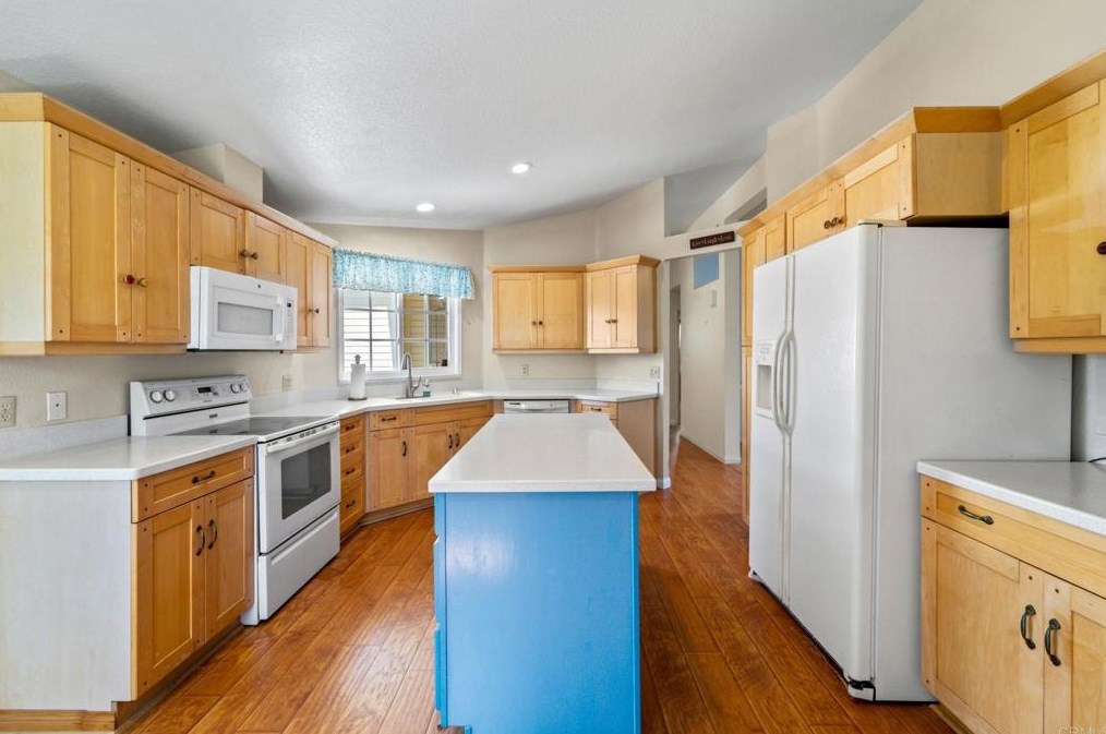 4470 Garnet Ln, Oceanside, CA 92056-4856