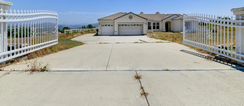 15543 Creek Hills Rd, El Cajon, CA 92021-2582
