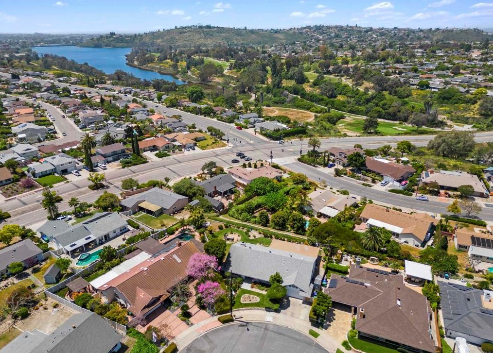 6402 Gem Lake Ave, San Diego, CA 92119-2515