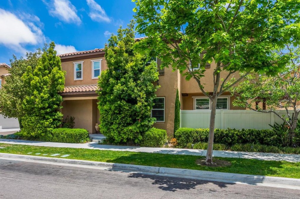 1527 Franceschi Dr, Chula Vista CA  91913-2516 exterior