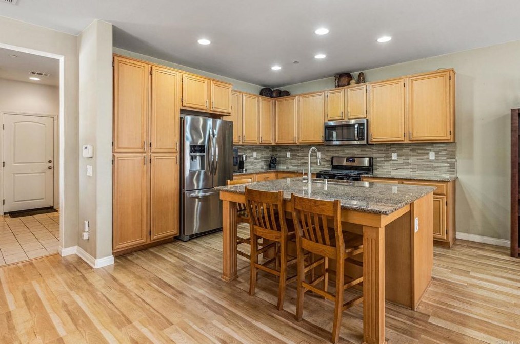 1527 Franceschi Dr, Chula Vista CA  91913-2516 exterior