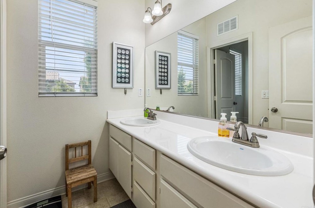 1527 Franceschi Dr, Chula Vista CA  91913-2516 exterior