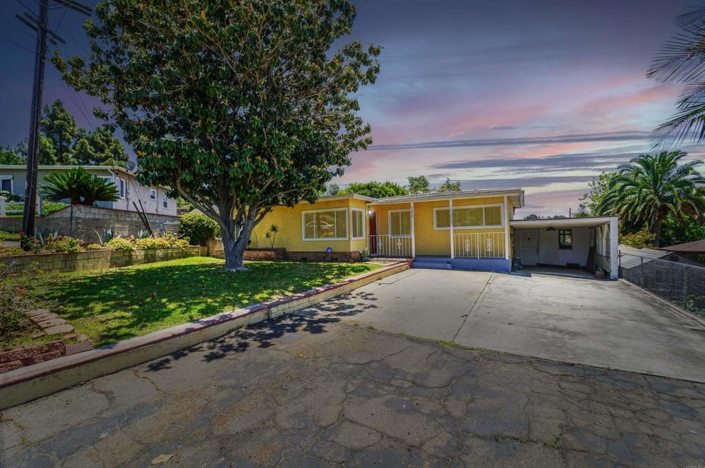 9223 Brookside Cir, Spring Valley, CA 91977-1102