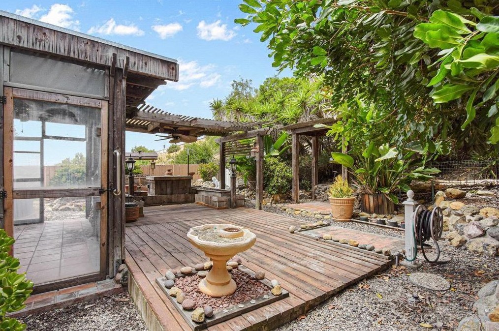 2150 Montcliff Rd, San Diego CA 92139-3916 exterior