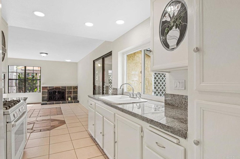 2150 Montcliff Rd, San Diego CA 92139-3916 exterior