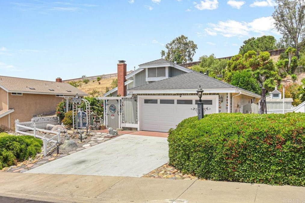 2150 Montcliff Rd, San Diego, CA 92139-3916