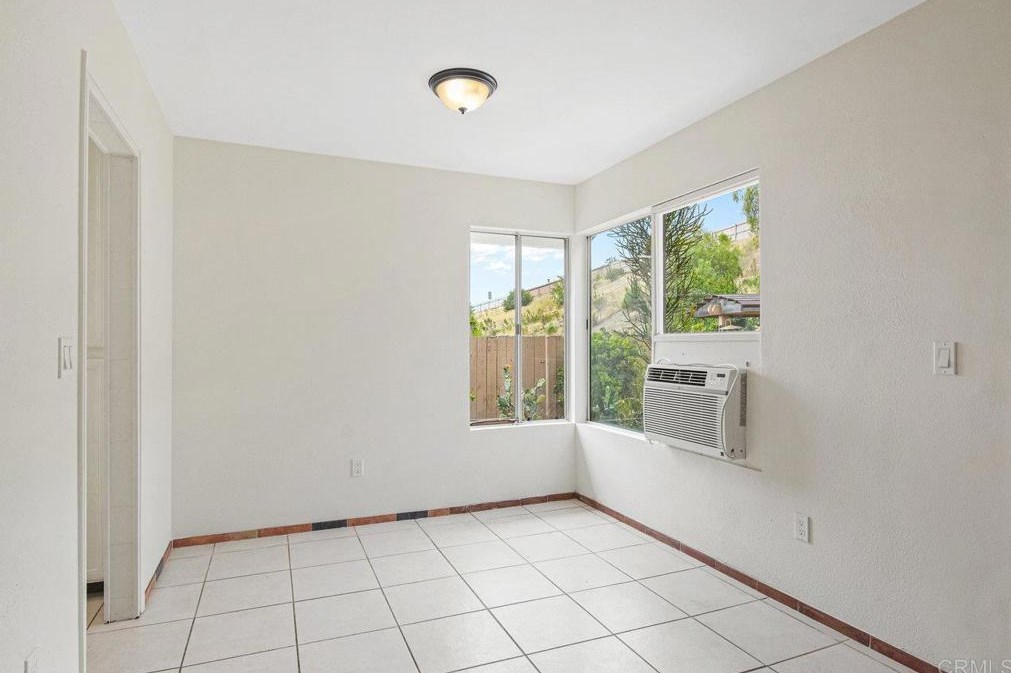 2150 Montcliff Rd, San Diego CA 92139-3916 exterior