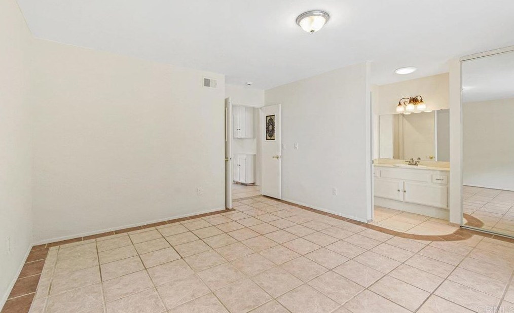 2150 Montcliff Rd, San Diego CA 92139-3916 exterior