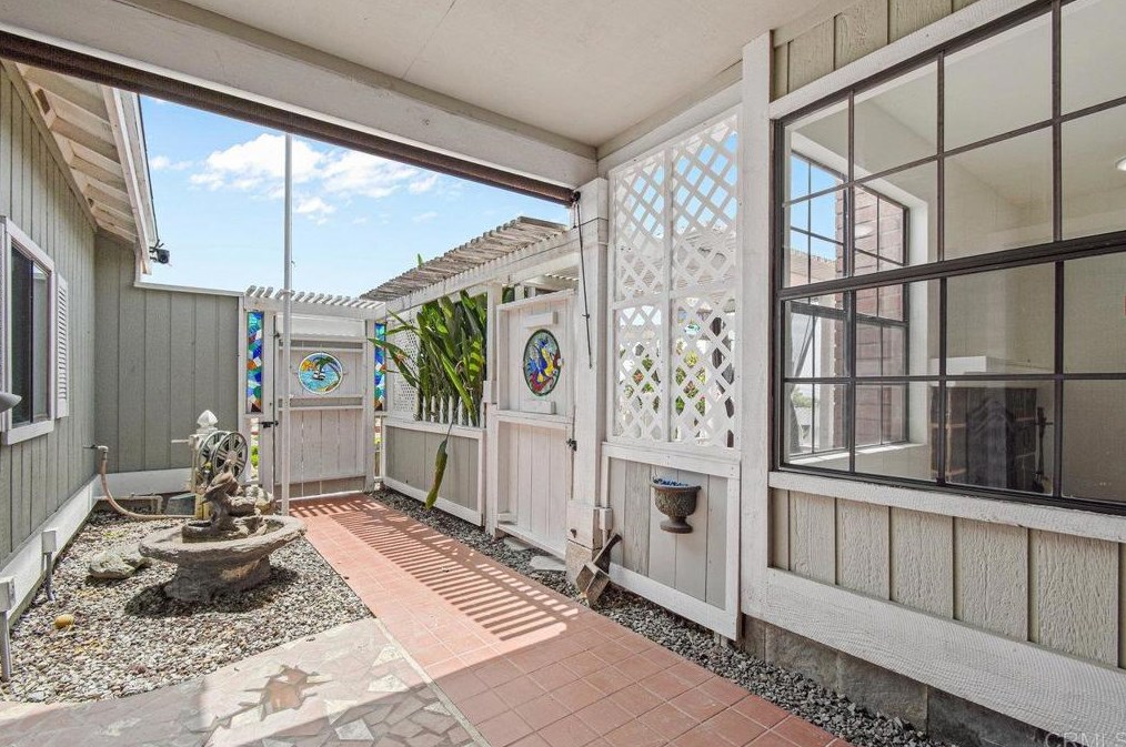 2150 Montcliff Rd, San Diego CA 92139-3916 exterior