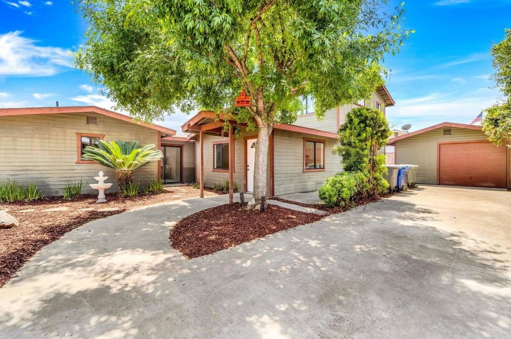 1469 Melody Ln, El Cajon, CA 92019-1926