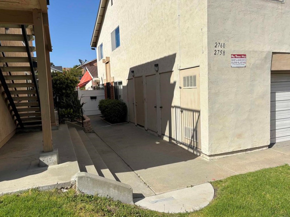 2760 Alta View Dr, San Diego, CA 92139-3204