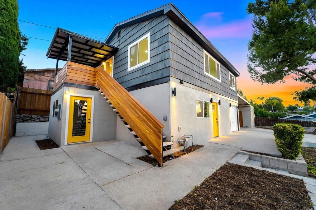 8584 Atlas View Dr, Santee, CA 92071