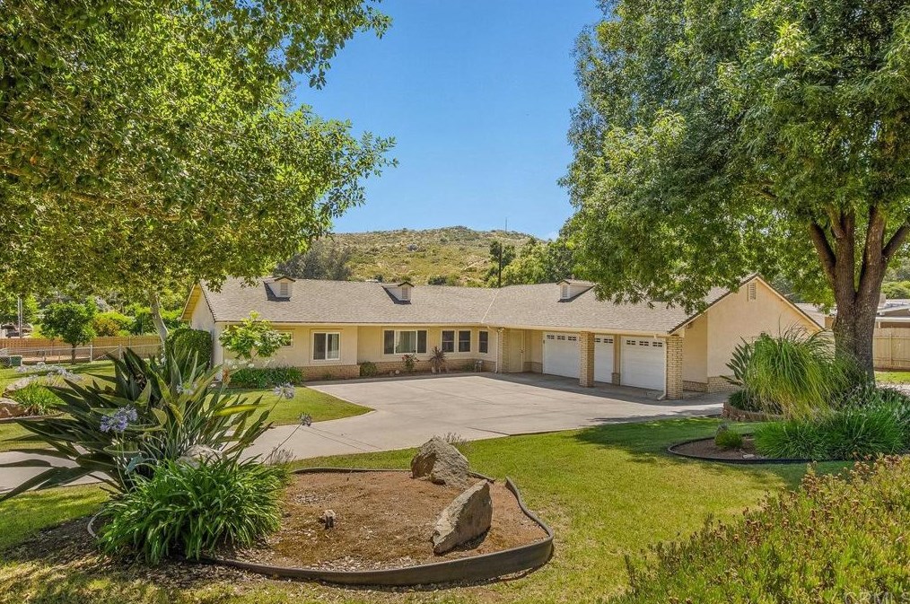 10716 Oak Creek Dr, Lakeside, CA 92040-1629