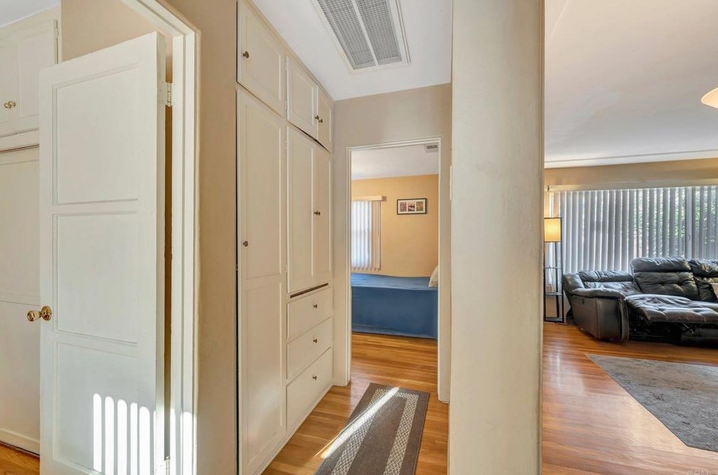 4966 68th St, San Diego CA  92115-1703 exterior