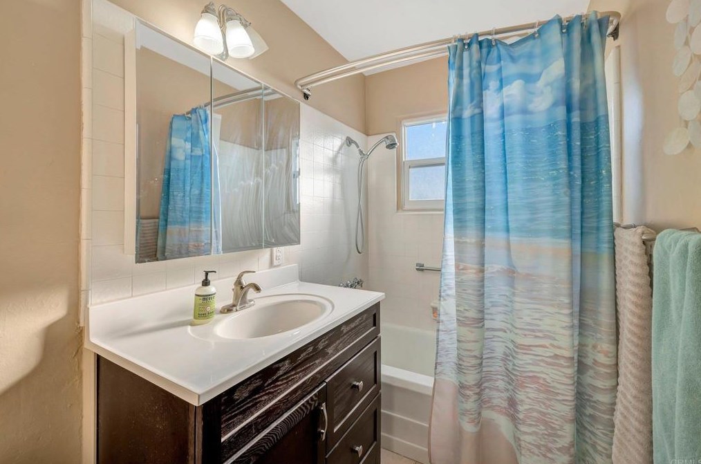 4966 68th St, San Diego CA  92115-1703 exterior